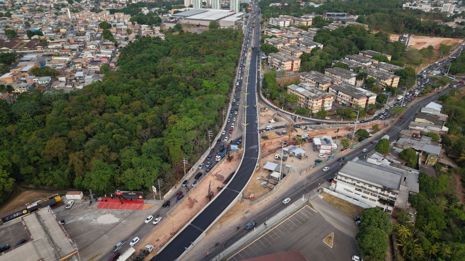 Prefeitura-de-Manaus-conclui-pavimentacao-da-alca-superior-do-Passarao-e-mantem-obra-em-ritmo-intenso-5